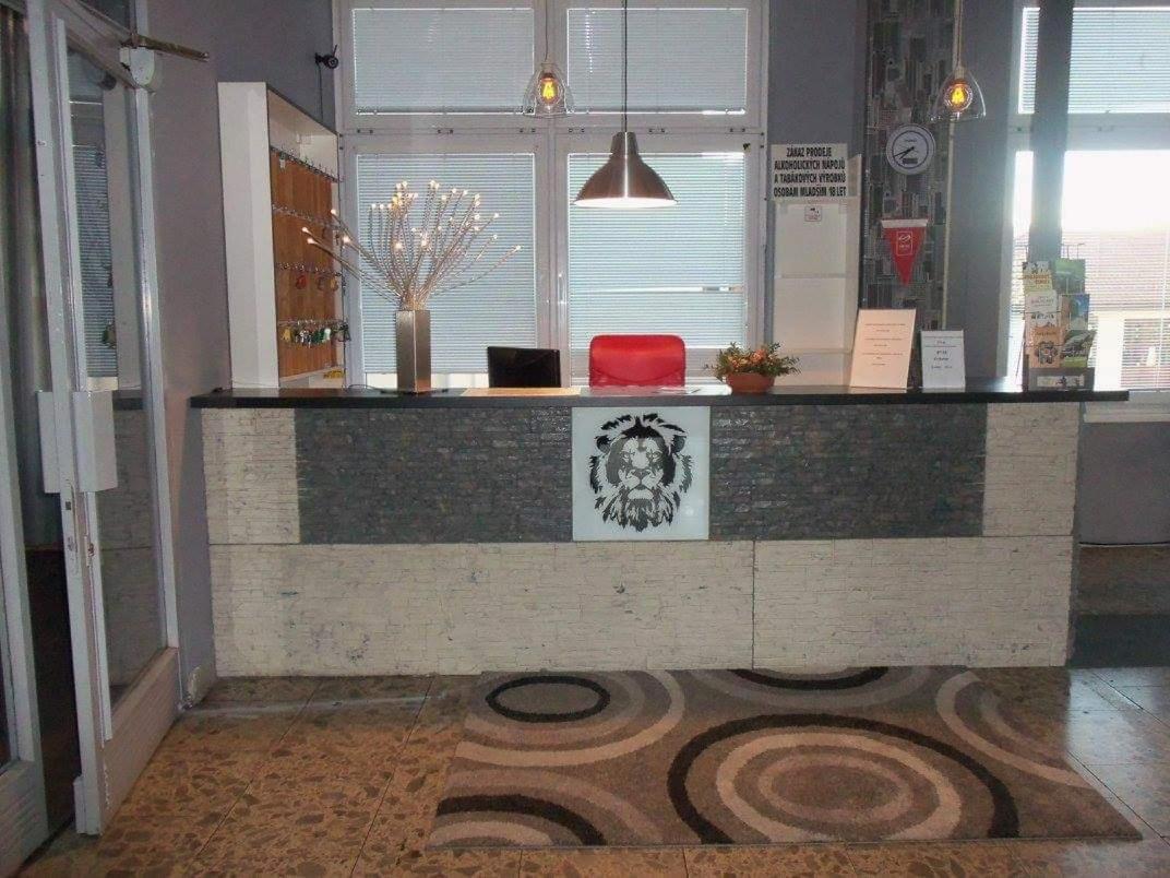 Hotel Bily Lev Рокицани Экстерьер фото