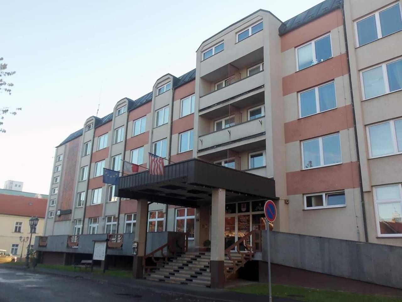 Hotel Bily Lev Рокицани Экстерьер фото