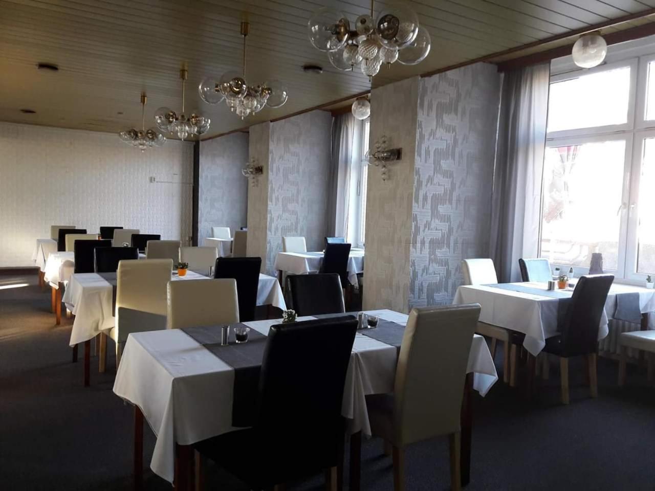 Hotel Bily Lev Рокицани Экстерьер фото