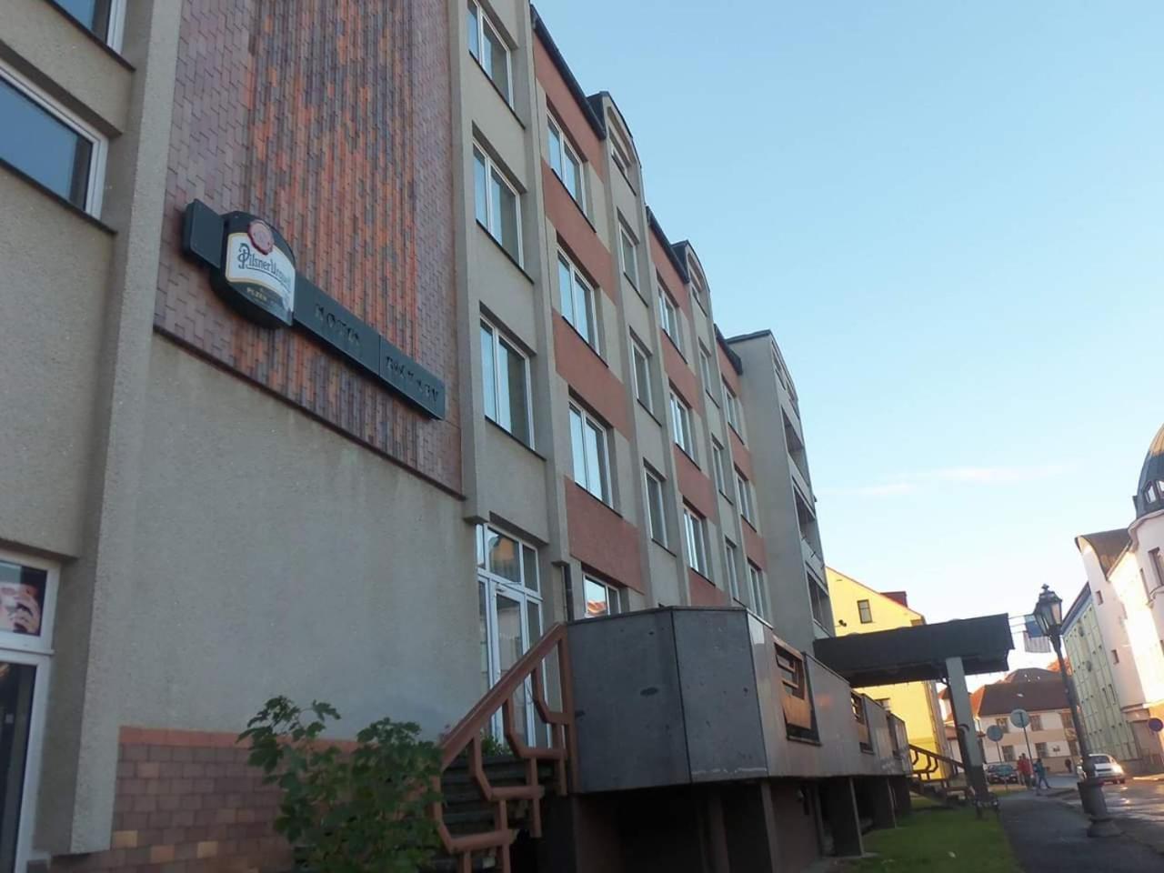 Hotel Bily Lev Рокицани Экстерьер фото